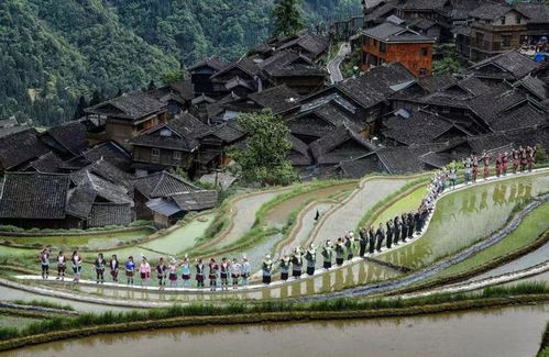 广西与贵州交界处的 菇类村 ,女性衣着开放,以母系社会为主