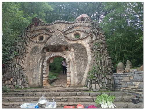 云游 系列报道11 石林糯黑村 石头寨里有闲趣